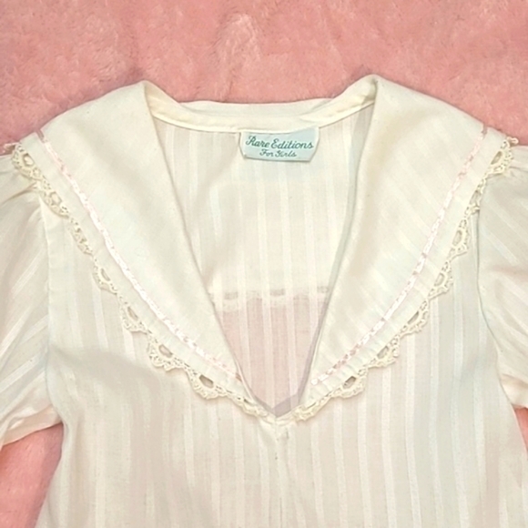 Vintage dress. Ivory with pink ribbon accent. - Picture 2 of 8